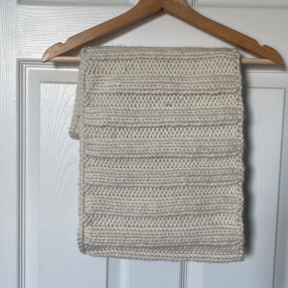 Handmade knitted cowl - white/cream - Picture 3 of 4
